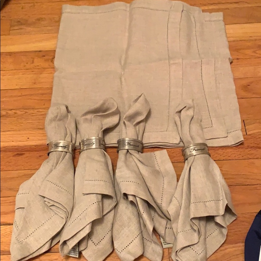 NWOT Pottery Barn Linen Table Setting